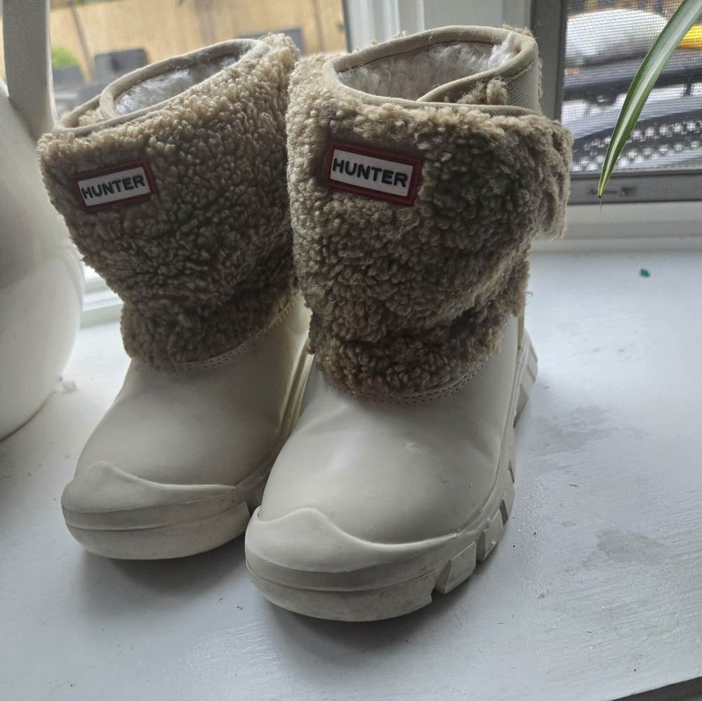 Hunter Cream Winter Boots with Faux Fur